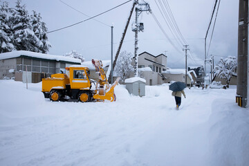 除雪車と町の風景