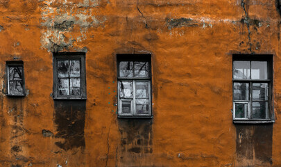 Fototapeta na wymiar Windows on the wall of an old building.