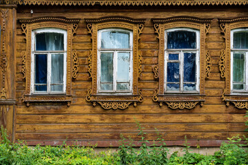 Fototapeta na wymiar Old wooden house in a russian village.