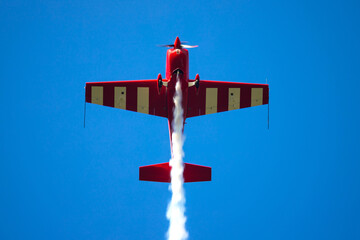 Aerobatic airplane accrobatic