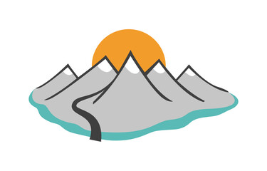 Ein Bergpfad schlängelt sich den Berggipfel entgegen im Sonnenuntergang 