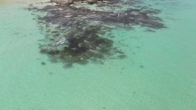 沖縄県　久米島 久米 奥武島 ミーフガー タチジャミ   アーラ浜 トクジム 岩 バーデハウス イーフビーチ 畳石 オーハ島 比屋定バンタ 自然 観光 綺麗