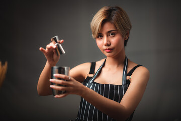 Obraz premium Portrait of a young woman Asian barista, coffee cafe worker concept