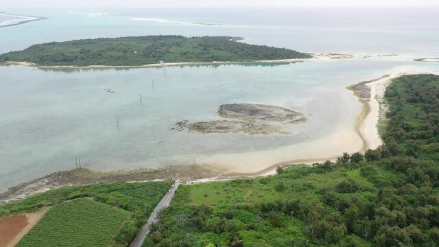 沖縄県　久米島 久米 奥武島 ミーフガー タチジャミ   アーラ浜 トクジム 岩 バーデハウス イーフビーチ 畳石 オーハ島 比屋定バンタ 自然 観光 綺麗