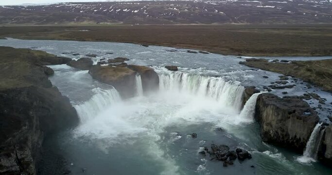 Islandia cascada drone 4k a&eacute;reo