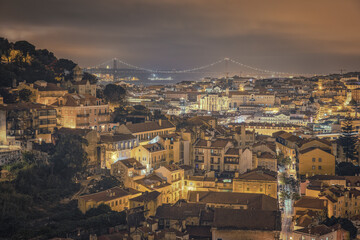 Calles de Lisboa por la noche.