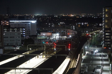 夜の駅と電車