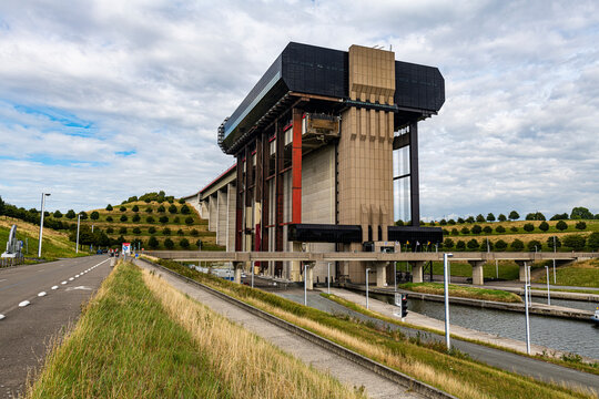 Strepy-Thieu boat lift, one of the worlds largest boat lifts, Canal du Centre, La Louviere, Belgium