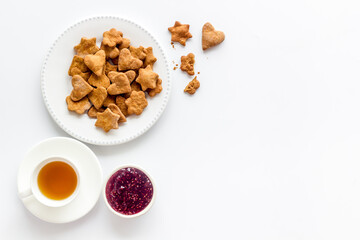 Cracker food for breakfast with tea and jam