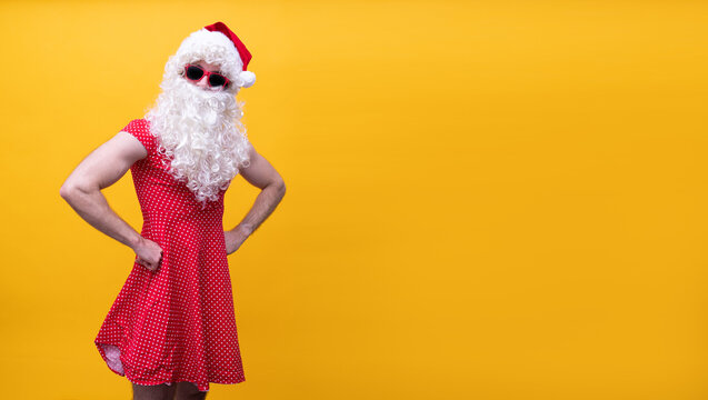 Lustiger Weihnachtsmann/Weihnachtsfrau im roten Kleid