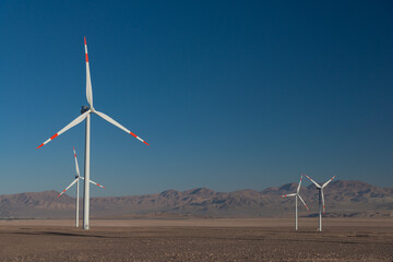 Parque eólico em Calama no deserto de Atacama no Chile. 