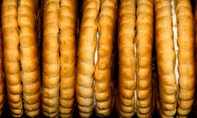 many round biscuits with filling