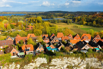 Blick auf Bad Segeberg mit Kalkfelsen im Vordergrund