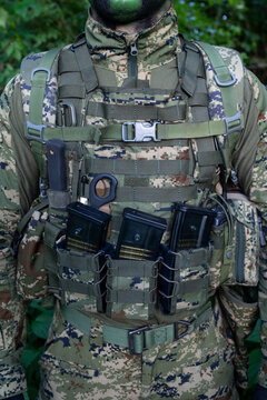 Croatia recon forces soldier camouflaging in the forest with the 
Cropat woodland uniform and RRV plate carrier.