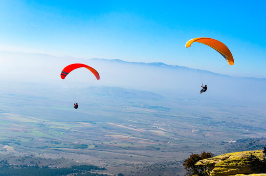 Duo paragliding flight