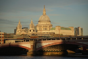 Fototapeta na wymiar st paul cathedral and blackfriars bridge