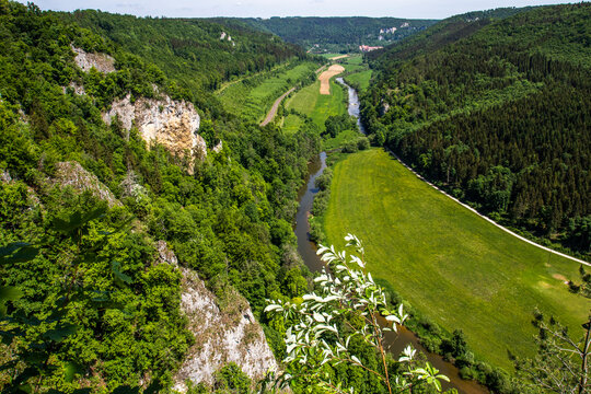 Blick vom Knopfmacherfels nach Beuron, Oberes Donautal, Baden-W&uuml;rttemberg