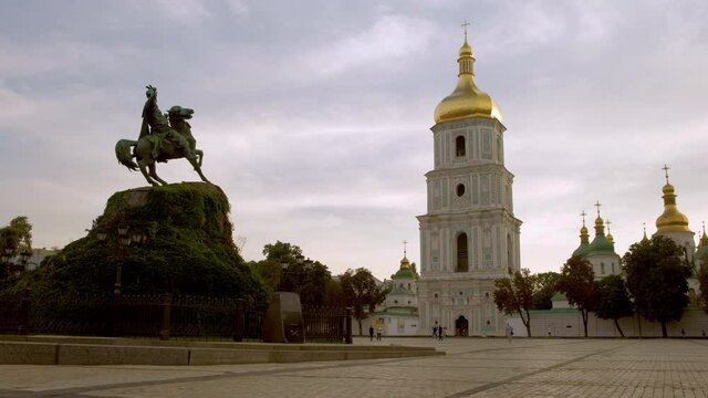 Pan across Sofiyivska Square to Sofia Cathedral in Kyiv