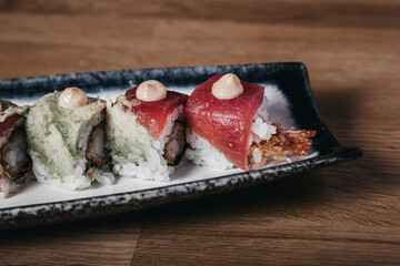 Shrimp uramaki topped with tuna tataki.