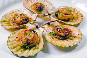 Baked Scallops with butter, garlic and chili powder