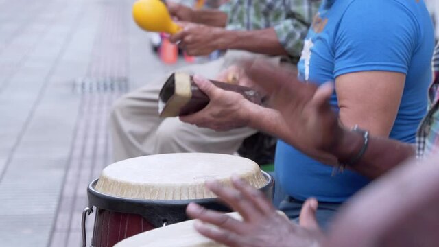 Street performers play at Calle el Conde, Santo Domingo