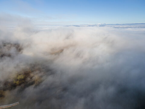 Low Clouds Bilder Durchsuchen 19 922 Archivfotos Vektorgrafiken