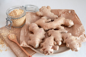 Ginger root and powder for cooking with spices