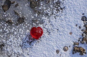 rotes Herz in Eis und Schnee, Symbol