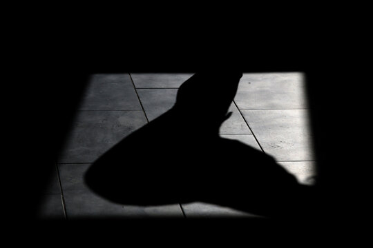 Fitness trainer details, shadow on the floor