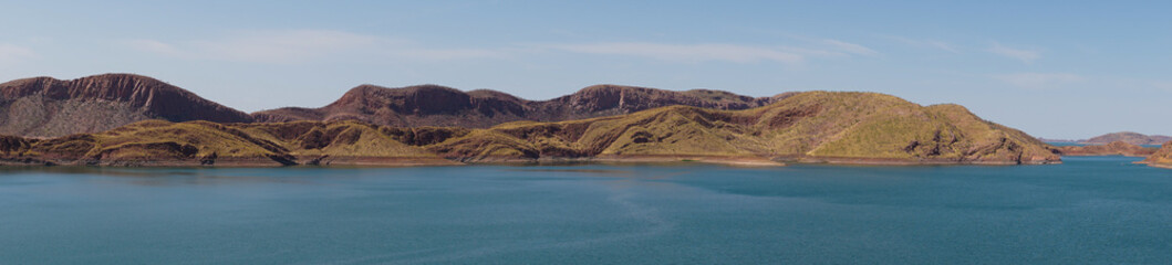 Naklejka premium Empty blue lake with mountains on the background, Australia