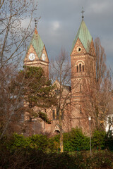 Hitdorfer Kirche im Sonnenuntergang