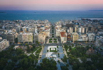 Obraz premium Aerial view of famous Aristotelous Square in Thessaloniki city, Greece.