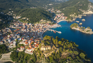 Fototapeta na wymiar Beautiful panoramic view of Parga city, Greece