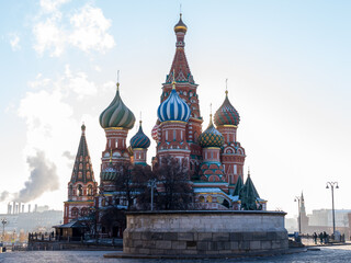 Obraz premium St. Basil's Cathedral (Pokrovsky Cathedral) on a cold winter day. View from Red Square. Moscow, Russia. December 9, 2020