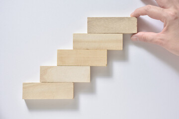 増加　上昇　ステップアップ
