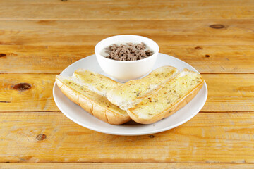 a set of garlic bread with mushroom soup