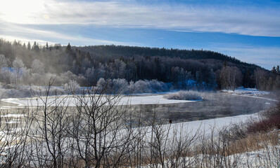 Fototapeta na wymiar Great river in the great cold Quebec, Canada in the morning