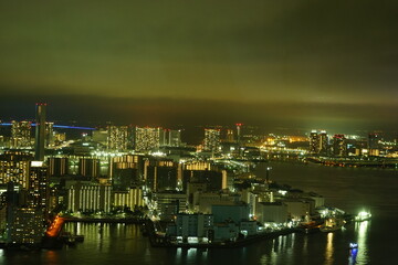 Fototapeta premium お台場 夜景 東京都 港区 台場 - Night view of Odaiba city and Rainbow Bridge in Tokyo , Japan 