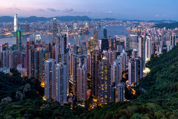 Fototapeta premium Skyline of Hong Kong at night from Victoria Peak