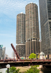 Naklejka premium View of Chicago Downtown along the Chicago River, Illinois, USA