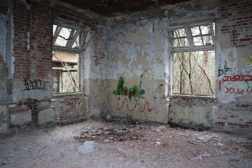 Opuszczony budynek, ruiny - obrazy, fototapety, plakaty