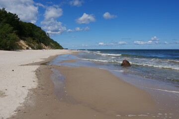 Wilder Strand am Langen Berg an der Ostsee in Bansin auf Usedom, einem Ortsteil vom Ostseebad...