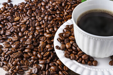 ホットコーヒーとコーヒー豆