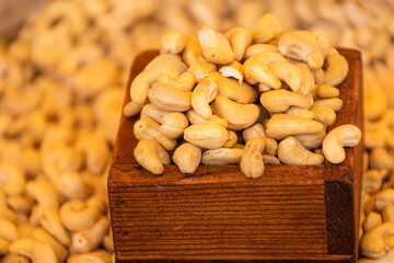 カシューナッツが売られている