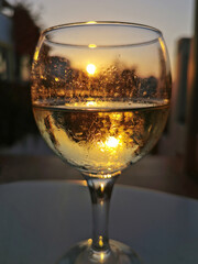 Weisswein mit sonnenuntergang