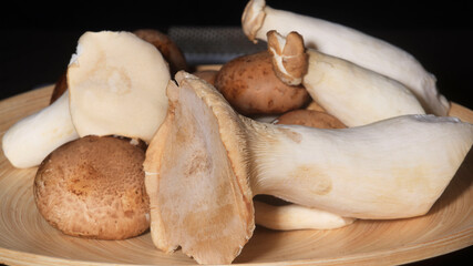 Delicious Mushrooms: King Oyster mushroom (Kräuterseitling) and Champignons in a bowl