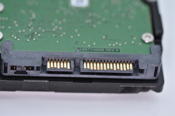 Electronic circuit and SATA hard disk contact