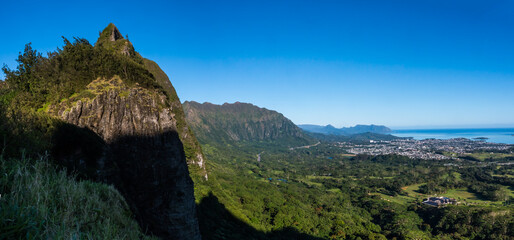 The Nuuanu Pali and The  Koolau Mountain Range,  Nuuanu Pali State Park, Oahu, Hawaii, USA