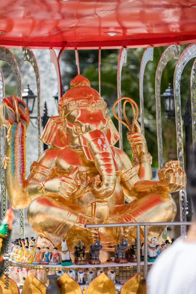 Wall mural gold ganesh statue. ganesha statue and golden texture ganesh is hindu god in temple thailand.