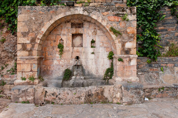 Fototapeta na wymiar Osmanischer Brunnen in Aghios Nikolaios auf Kreta